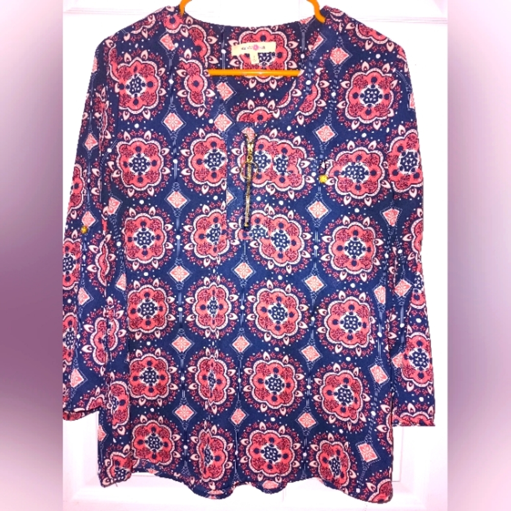 Worn twice size Medium cute top!